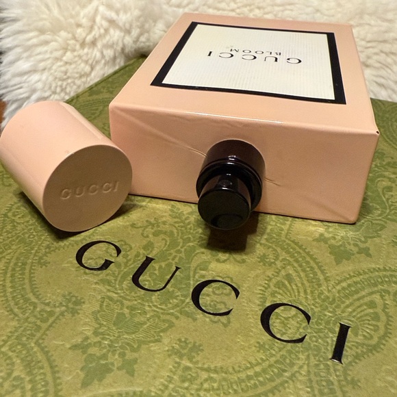 GUCCI Bloom Eau De Parfum – Women’s Luxury Floral Scent 100 ml - Picture 14 of 17